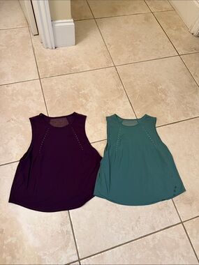 2 lululemon sculpt cropped tanks size 10